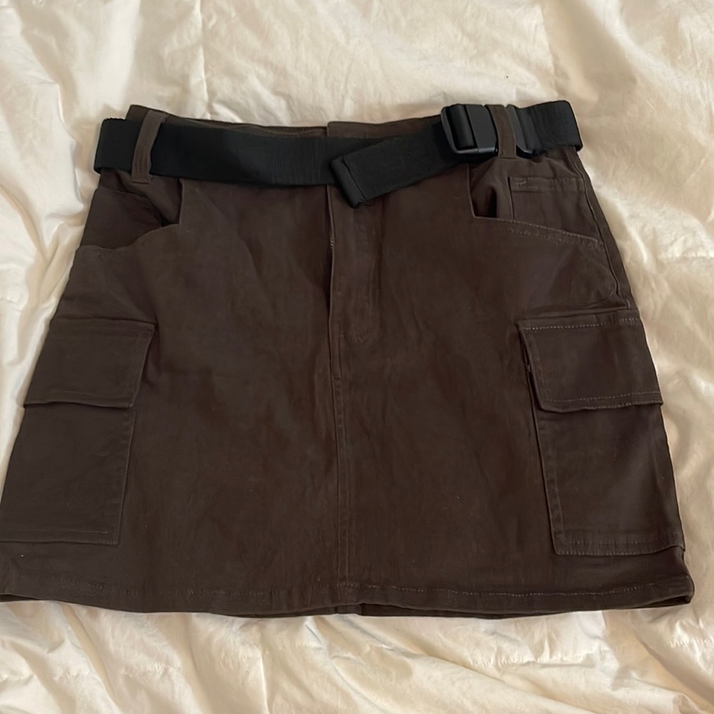 Dark green skirt by Fashion Nova